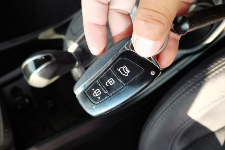 Used Hyundai Santa Fe 2013 2.4L Automatic Two-Wheel Drive Smart Version Vehicle Key