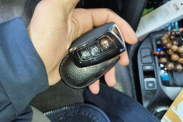 Used Hyundai Santa Fe 2013 2.4L Automatic Two-Wheel Drive Smart Version Vehicle Key