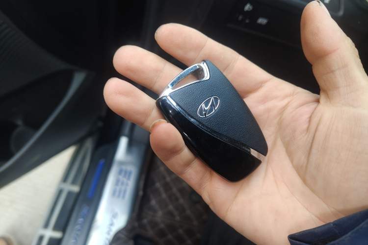 Used Hyundai Santa Fe 2013 2.4L Automatic Two-Wheel Drive Smart Version Vehicle Key