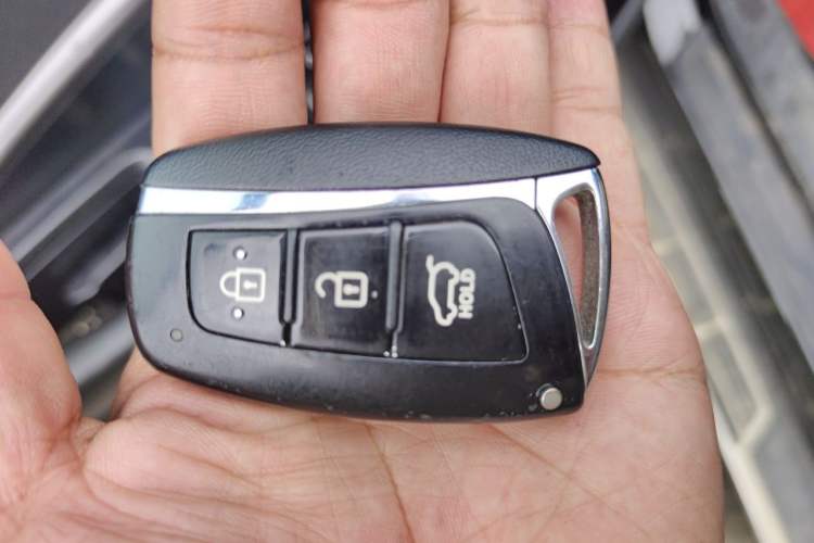 Used Hyundai Santa Fe 2013 2.4L Automatic Two-Wheel Drive Smart Version Vehicle Key