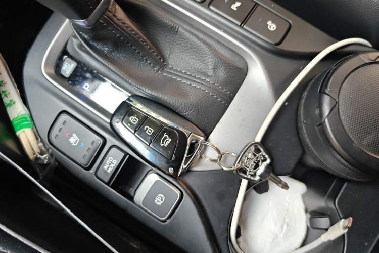 Used Hyundai Santa Fe 2013 Revised Version 2.0T Automatic All-Wheel Drive Top-Tier Trim Vehicle Key