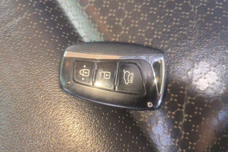 Used Hyundai Santa Fe 2013 2.4L Automatic Two-Wheel Drive Smart Version Vehicle Key