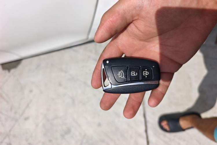 Used Hyundai Santa Fe 2013 2.4L Automatic Two-Wheel Drive Smart Version Vehicle Key