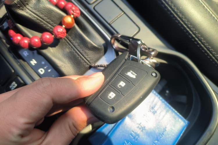 Used Hyundai Santa Fe 2013 2.4L Automatic Two-Wheel Drive Smart Version Vehicle Key
