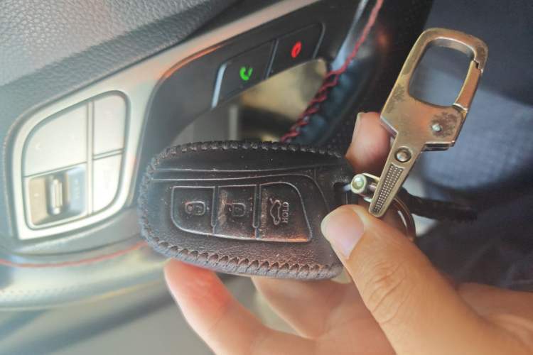 Used Hyundai Santa Fe 2013 2.0T Automatic All-Wheel Drive Top Trim Vehicle Key