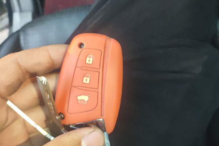 Used Hyundai Santa Fe 2013 2.0T Automatic All-Wheel Drive Top Trim Vehicle Key