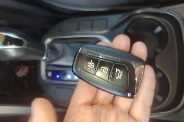 Used Hyundai Santa Fe 2013 2.4L Automatic Two-Wheel Drive Smart Version Vehicle Key