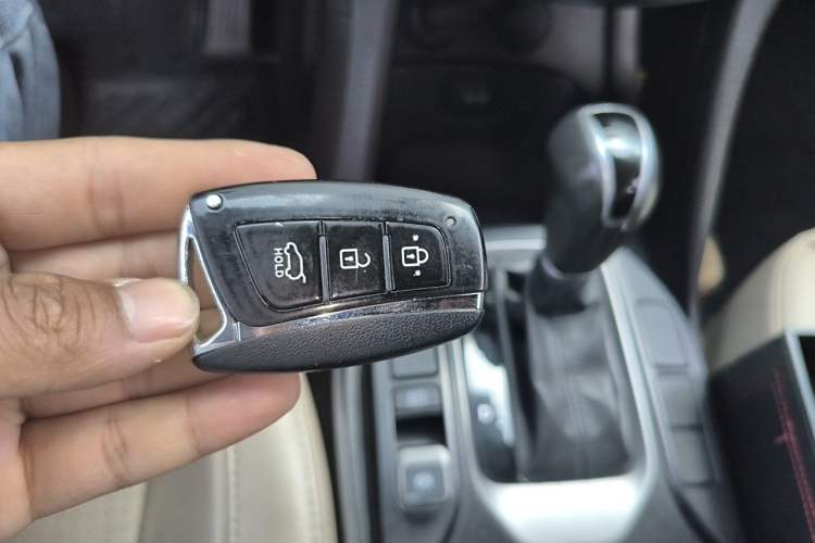 Used Hyundai Santa Fe 2013 2.4L Automatic 4x4 Smart Version Vehicle Key
