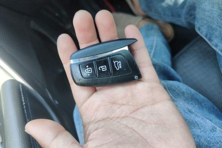 Used Hyundai Santa Fe 2013 2.4L Automatic Two-Wheel Drive Smart Version Vehicle Key