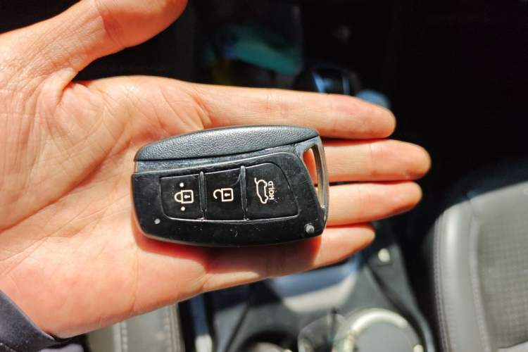Used Hyundai Santa Fe 2013 2.0T Automatic All-Wheel Drive Top Trim Vehicle Key