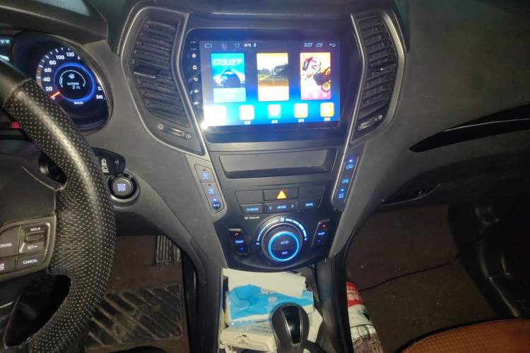 Used Hyundai Santa Fe 2013 Revised Version 2.0T Automatic All-Wheel Drive Top-Tier Trim Audio And AC Panel