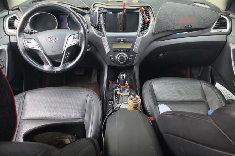 Used Hyundai Santa Fe 2013 2.4L Automatic Two-Wheel Drive Smart Version Center Console