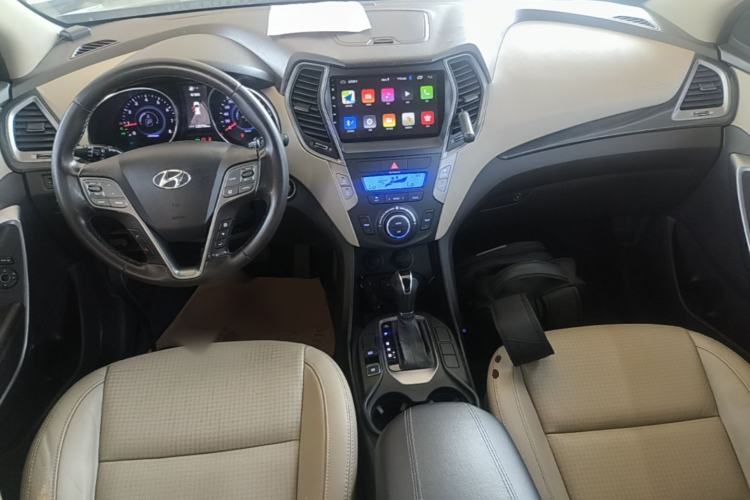 Used Hyundai Santa Fe 2013 2.4L Automatic Two-Wheel Drive Smart Version Center Console