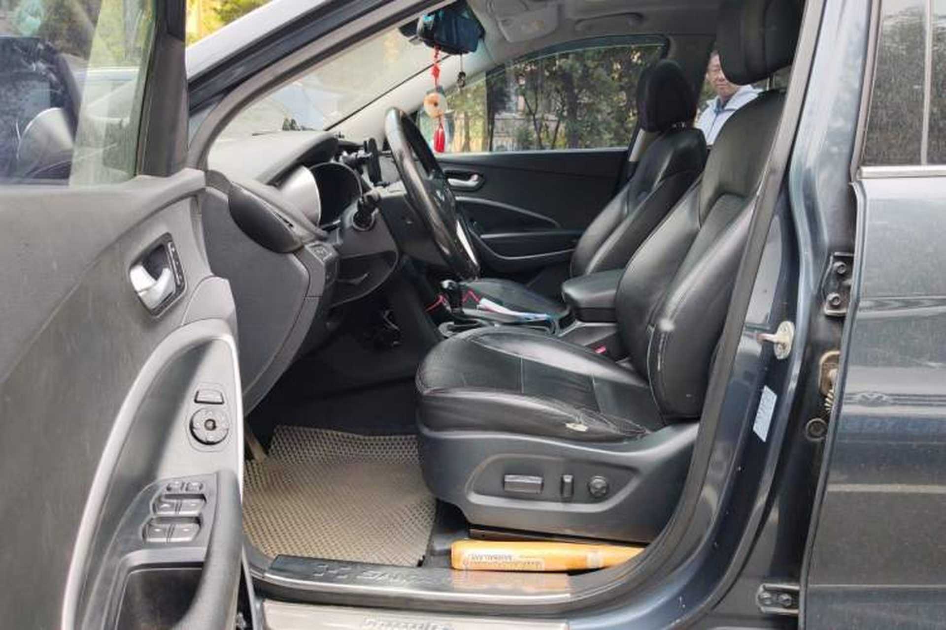 Used Hyundai Santa Fe 2013 2.0T Automatic All-Wheel Drive Top Trim Driver Seat