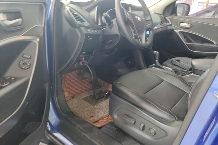 Used Hyundai Santa Fe 2013 2.4L Automatic Two-Wheel Drive Smart Version Driver Seat