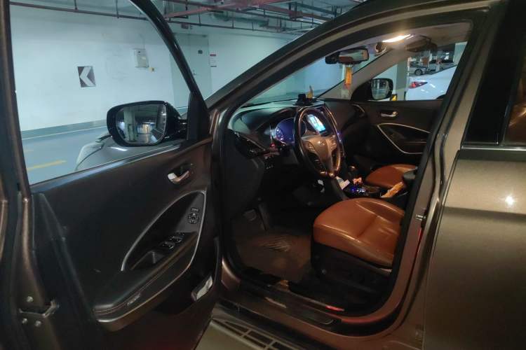 Used Hyundai Santa Fe 2013 Revised Version 2.0T Automatic All-Wheel Drive Top-Tier Trim Driver Seat