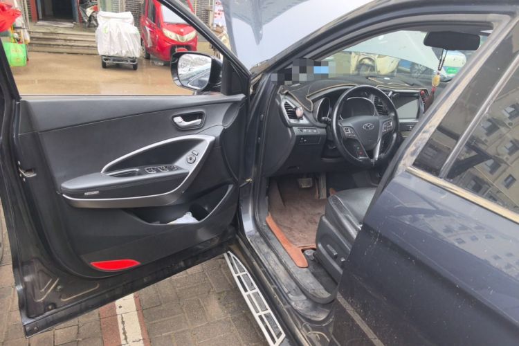 Used Hyundai Santa Fe 2013 2.4L Automatic Two-Wheel Drive Smart Version Driver Seat