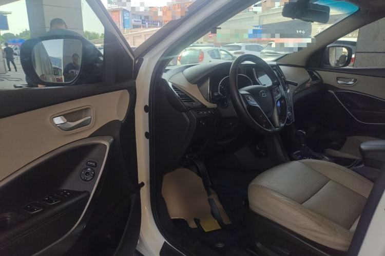 Used Hyundai Santa Fe 2013 2.4L Automatic Two-Wheel Drive Smart Version Driver Seat
