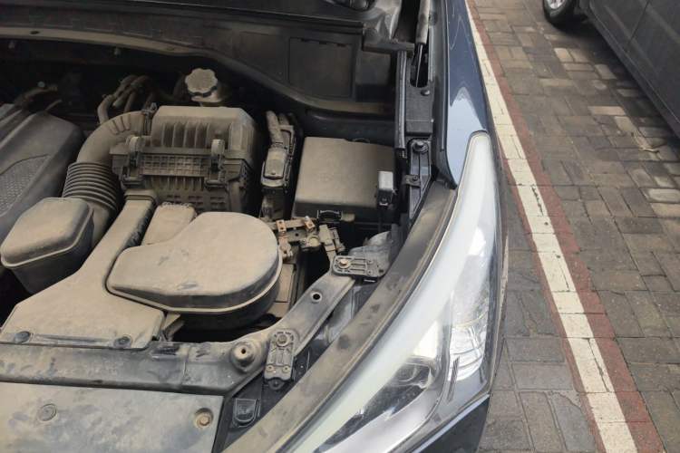 Used Hyundai Santa Fe 2013 2.4L Automatic Two-Wheel Drive Smart Version Engine Bay Left