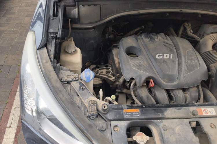 Used Hyundai Santa Fe 2013 2.4L Automatic Two-Wheel Drive Smart Version Engine Bay Right