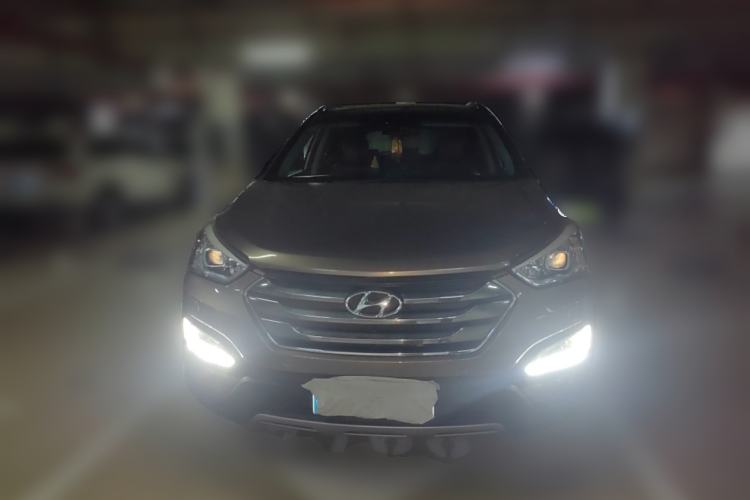Used Hyundai Santa Fe 2013 Revised Version 2.0T Automatic All-Wheel Drive Top-Tier Trim Front