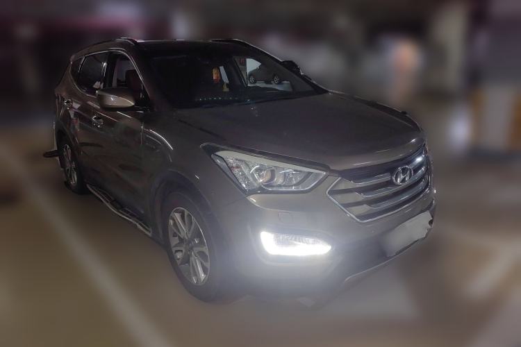 Used Hyundai Santa Fe 2013 Revised Version 2.0T Automatic All-Wheel Drive Top-Tier Trim Front Right 45 Deg