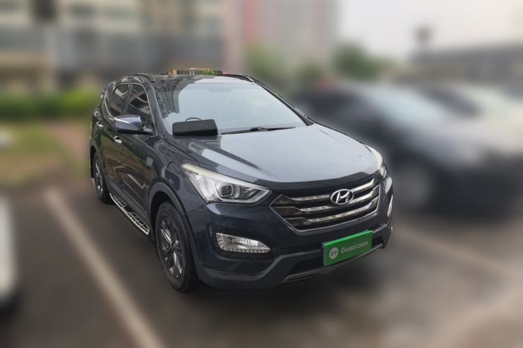 Used Hyundai Santa Fe 2013 2.4L Automatic Two-Wheel Drive Smart Version Front Right 45 Deg