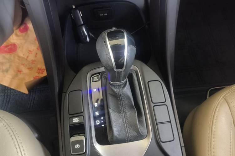 Used Hyundai Santa Fe 2013 2.4L Automatic Two-Wheel Drive Smart Version Gear Lever