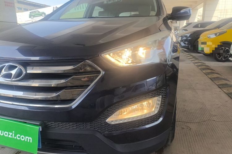 Used Hyundai Santa Fe 2013 2.4L Automatic Two-Wheel Drive Smart Version Left Front Headlight