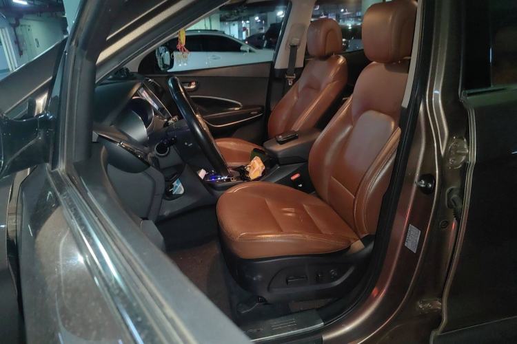 Used Hyundai Santa Fe 2013 Revised Version 2.0T Automatic All-Wheel Drive Top-Tier Trim Left Front Seat