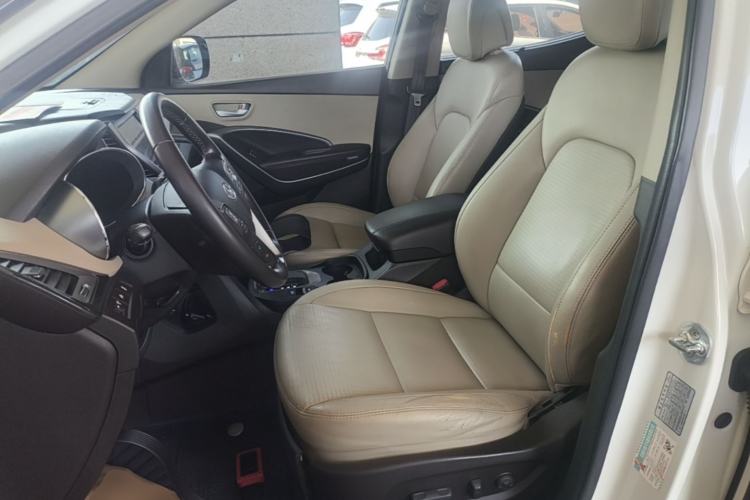 Used Hyundai Santa Fe 2013 2.4L Automatic Two-Wheel Drive Smart Version Left Front Seat