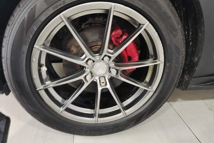 Used Hyundai Santa Fe 2013 2.4L Automatic Two-Wheel Drive Smart Version Left Front Wheel Hub