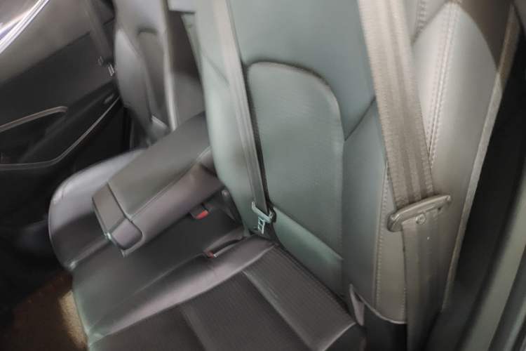 Used Hyundai Santa Fe 2013 2.4L Automatic Two-Wheel Drive Smart Version Left Rear Seat