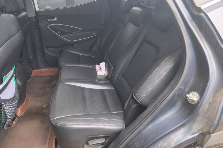 Used Hyundai Santa Fe 2013 2.4L Automatic Two-Wheel Drive Smart Version Left Rear Seat