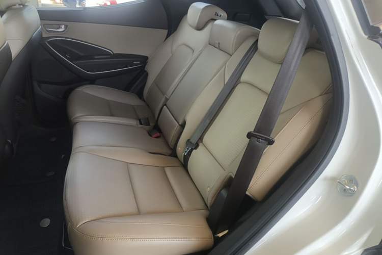 Used Hyundai Santa Fe 2013 2.4L Automatic Two-Wheel Drive Smart Version Left Rear Seat