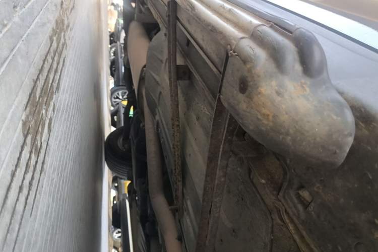 Used Hyundai Santa Fe 2013 2.4L Automatic Two-Wheel Drive Smart Version Right Side Sill