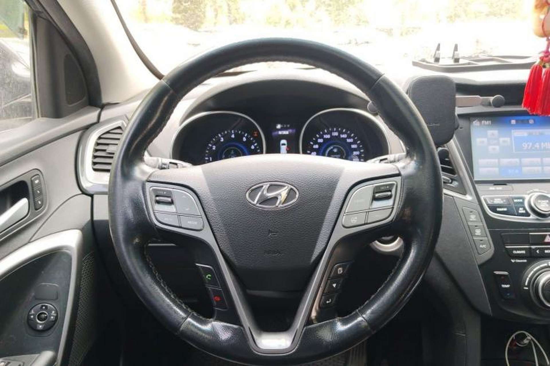 Used Hyundai Santa Fe 2013 2.0T Automatic All-Wheel Drive Top Trim Steering Wheel