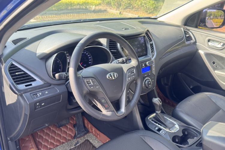 Used Hyundai Santa Fe 2013 2.4L Automatic Two-Wheel Drive Smart Version Steering Wheel