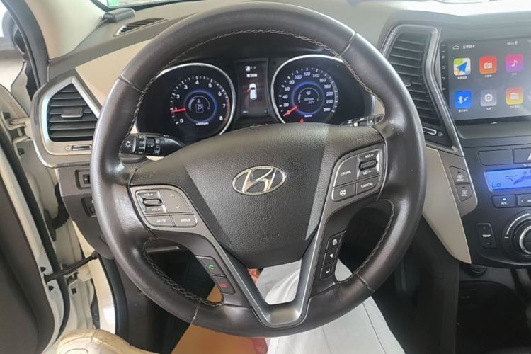 Used Hyundai Santa Fe 2013 2.4L Automatic Two-Wheel Drive Smart Version Steering Wheel