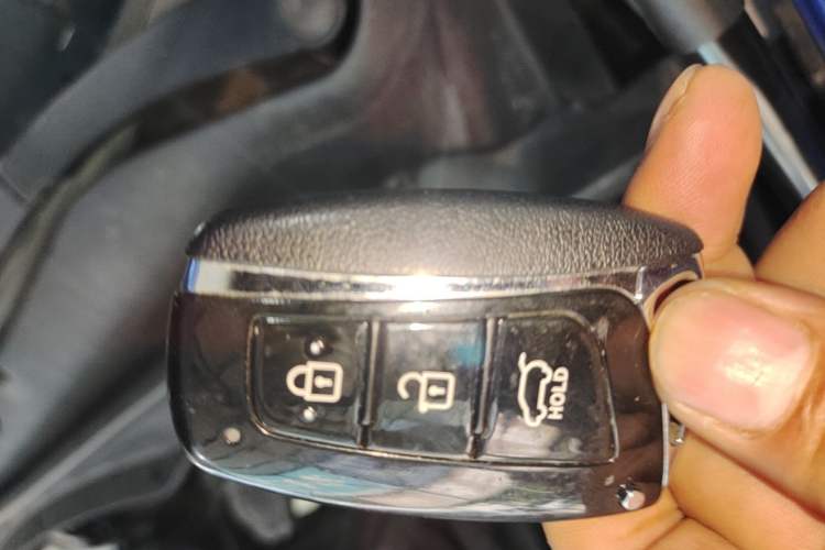 Used Hyundai Santa Fe 2013 2.4L Automatic Two-Wheel Drive Smart Version Vehicle Key