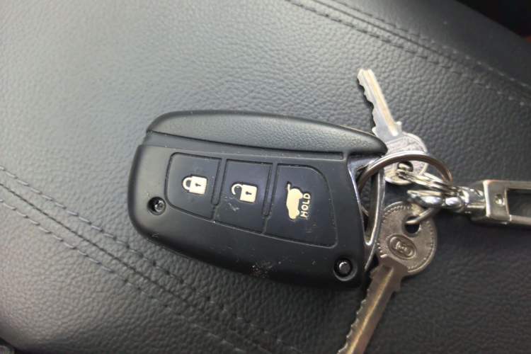 Used Hyundai Santa Fe 2013 2.4L Automatic Two-Wheel Drive Smart Version Vehicle Key
