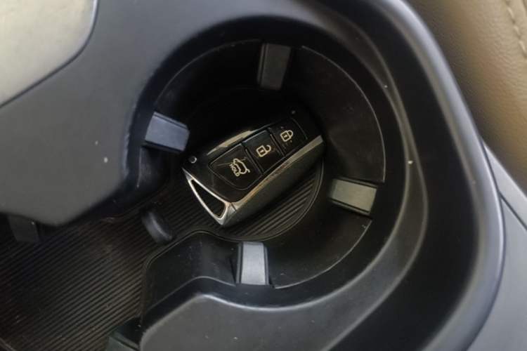 Used Hyundai Santa Fe 2013 2.4L Automatic Two-Wheel Drive Smart Version Vehicle Key