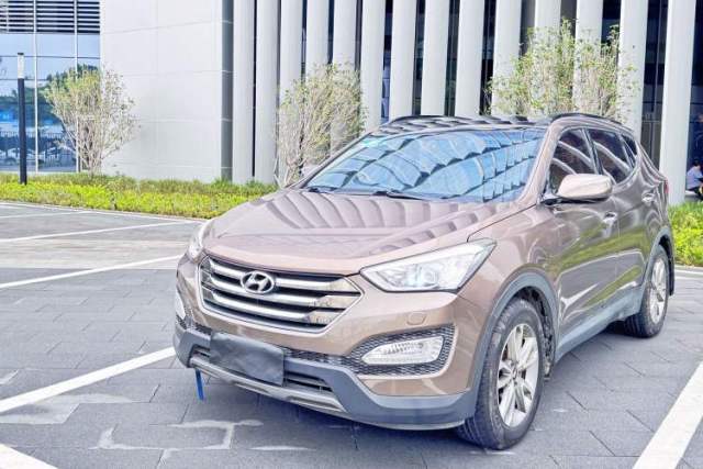Used Hyundai Santa Fe 2013 Revised Version 2.4L Automatic All-Wheel Drive Luxury Trim