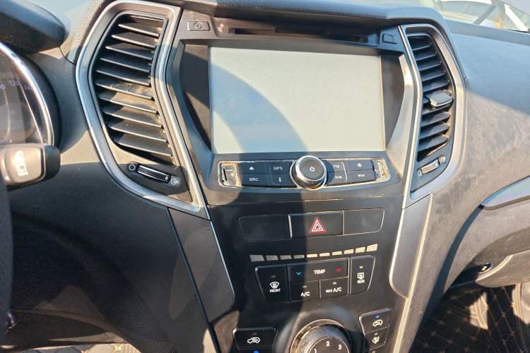 Used Hyundai Santa Fe 2013 2.4L Automatic 2WD Comfort Edition Audio And AC Panel