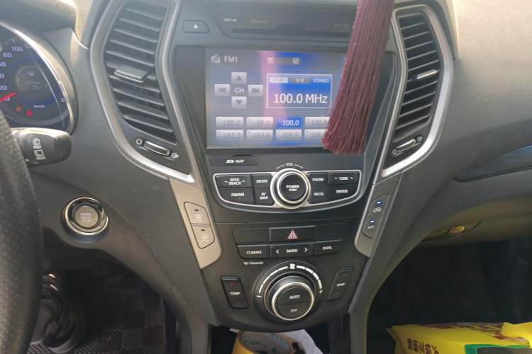 Used Hyundai Santa Fe 2013 Revised Version 2.4L Automatic All-Wheel Drive Smart Type Audio And AC Panel