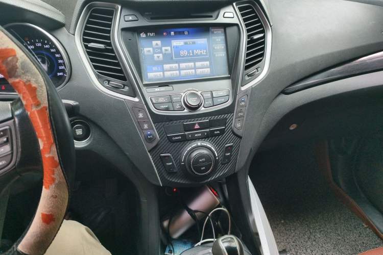 Used Hyundai Santa Fe 2013 Revised Version 2.4L Automatic All-Wheel Drive Luxury Trim Audio And AC Panel