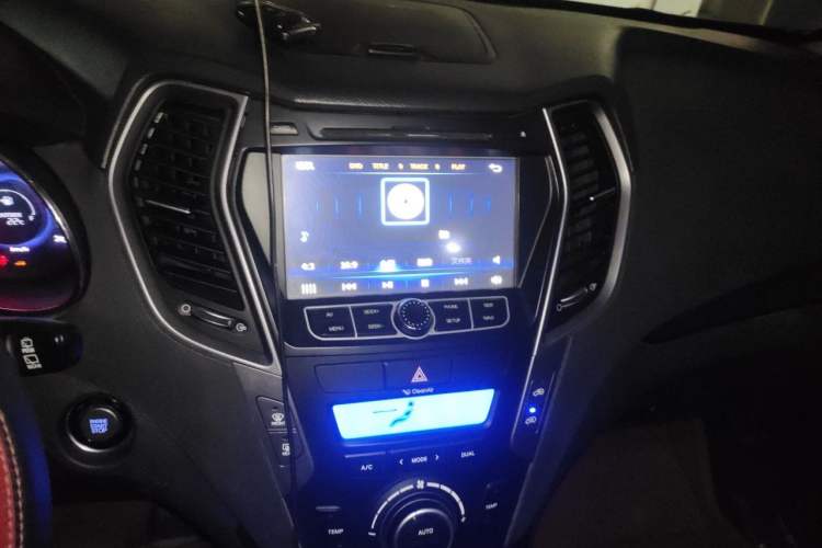Used Hyundai Santa Fe 2013 2.4L Automatic Two-Wheel Drive Smart Version Audio And AC Panel