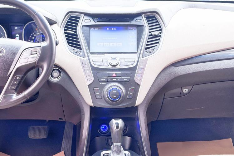 Used Hyundai Santa Fe 2013 Revised Version 2.4L Automatic All-Wheel Drive Luxury Trim Audio And AC Panel