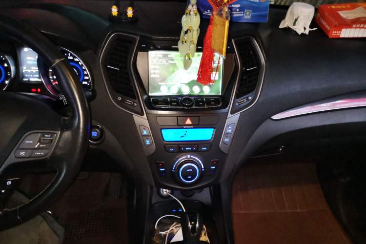 Used Hyundai Santa Fe 2013 2.4L Automatic Two-Wheel Drive Smart Version Audio And AC Panel