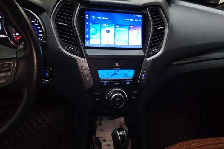Used Hyundai Santa Fe 2013 2.4L Automatic Two-Wheel Drive Smart Version Audio And AC Panel